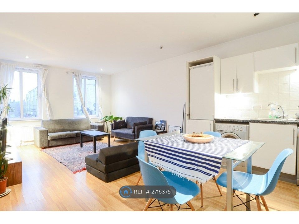 Property photo 2 of 8 Through Lounge