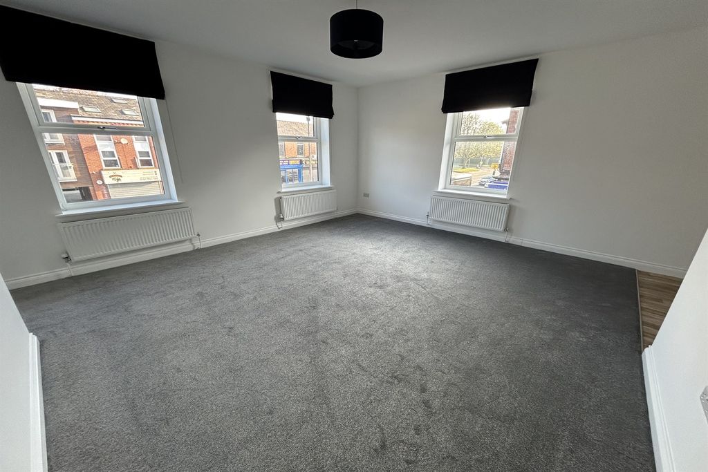 Property photo 1 of 7 (Main)