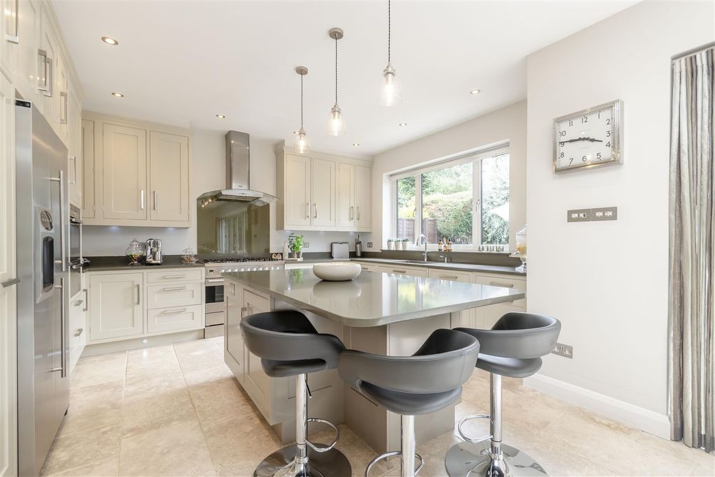 Property photo 3 of 12 8657816-Interior07.Jpg