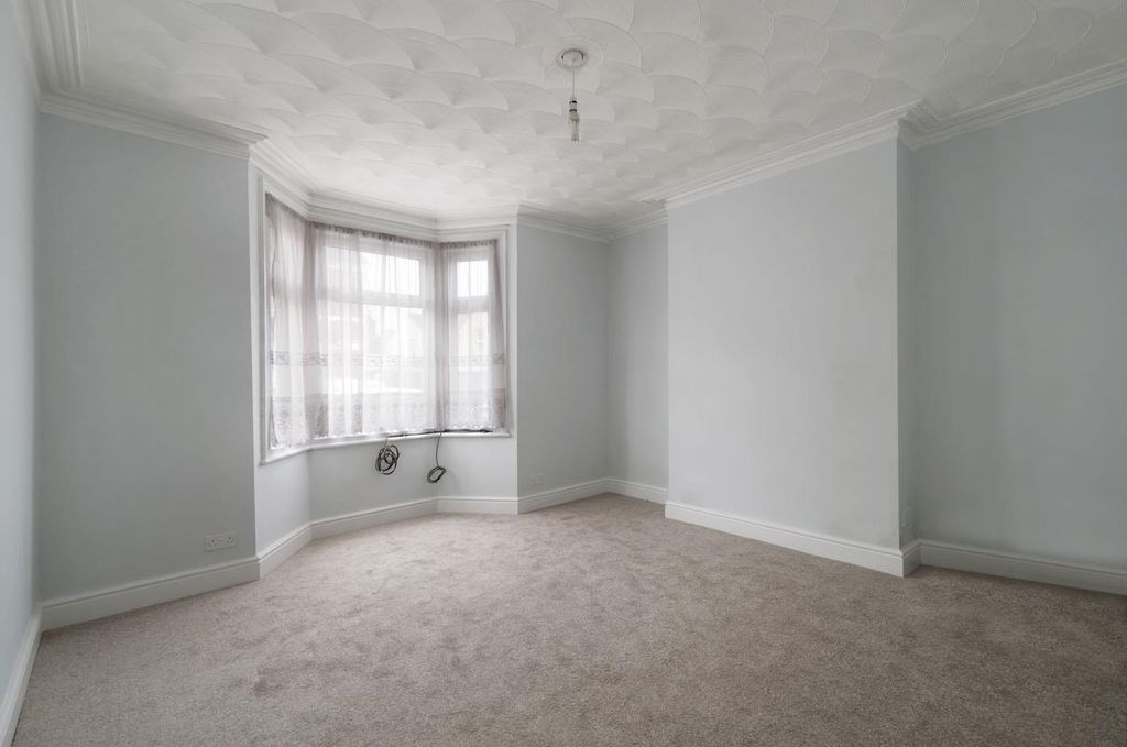 Property photo 3 of 16 2Chesterrd03.Jpg