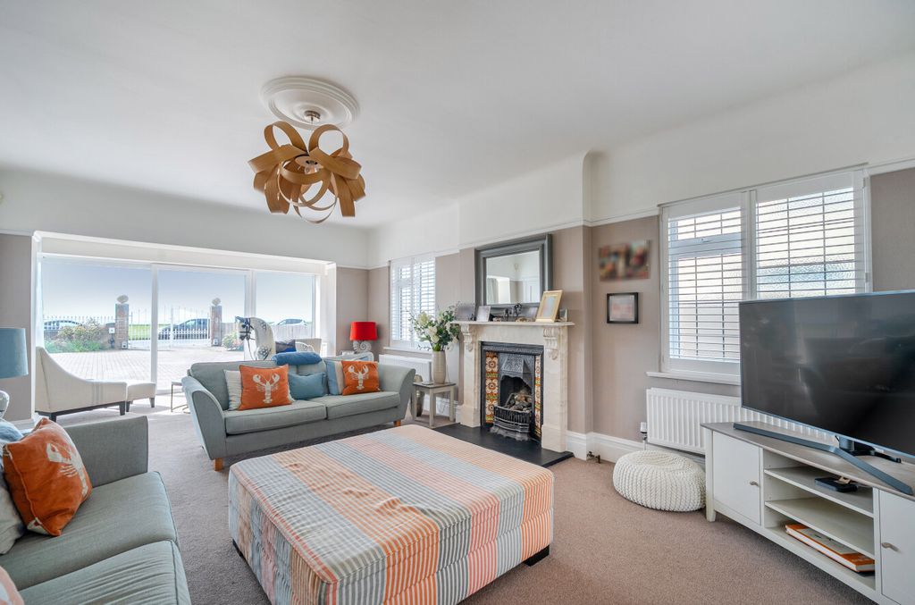 Property photo 3 of 24