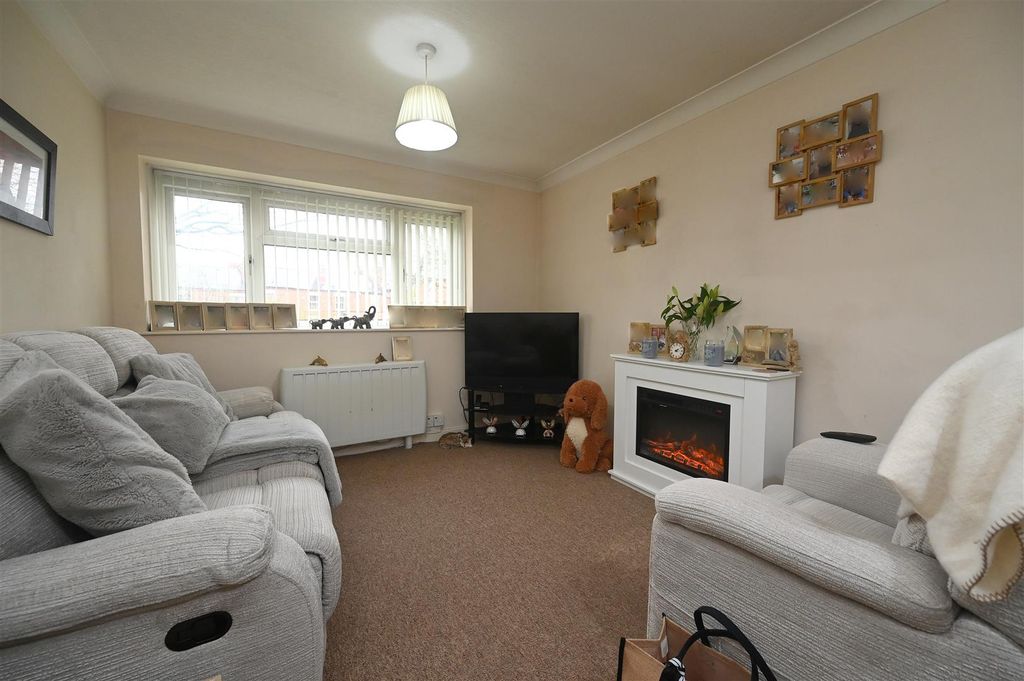 Property photo 2 of 11 Living Room1.Jpg