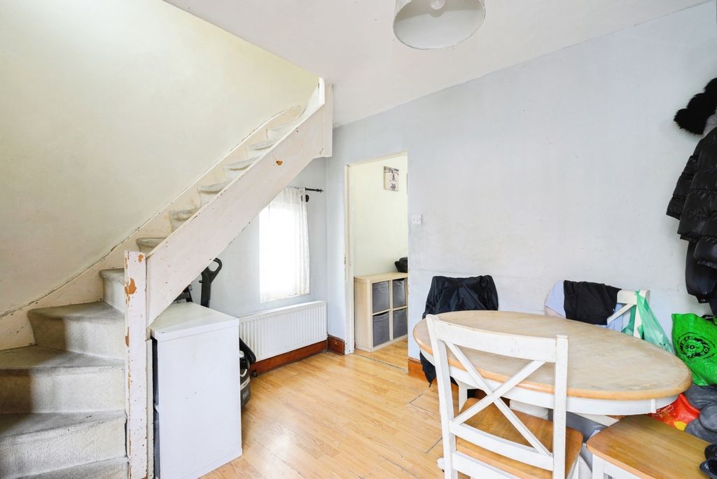 Property photo 3 of 16 Pbox-Img.Jpg