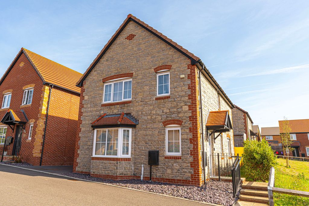 Property photo 1 of 36