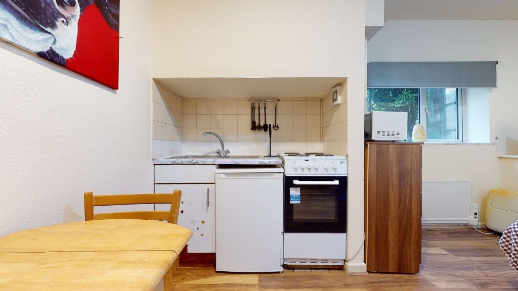 Property photo 2 of 7 Kitchen