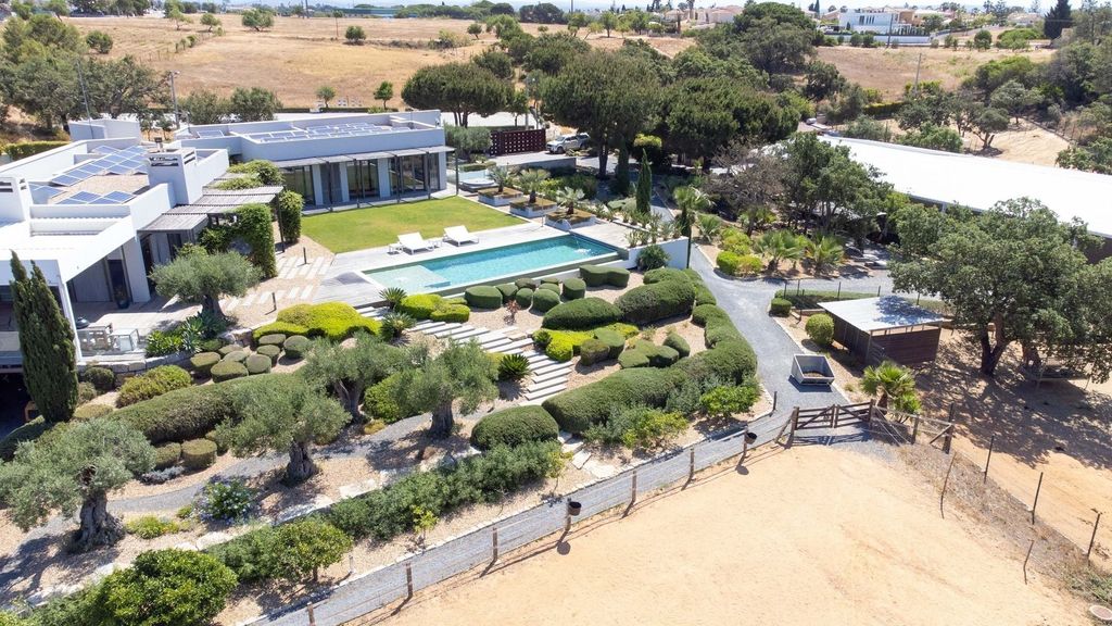 Property photo 1 of 53 Luxury 3+2 Bedroom Villa With Stables, Pool And Seaview l Porches