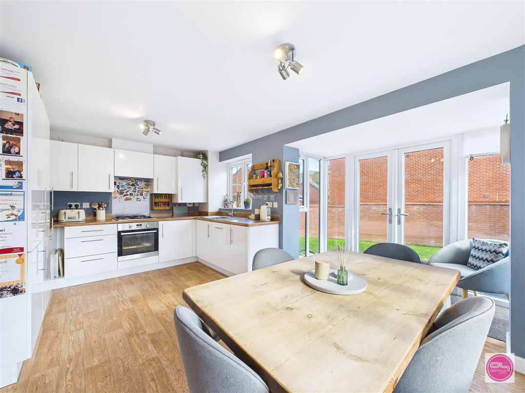 Property photo 1 of 35 Sunderland Cloise, Church Gresley (13).Jpg