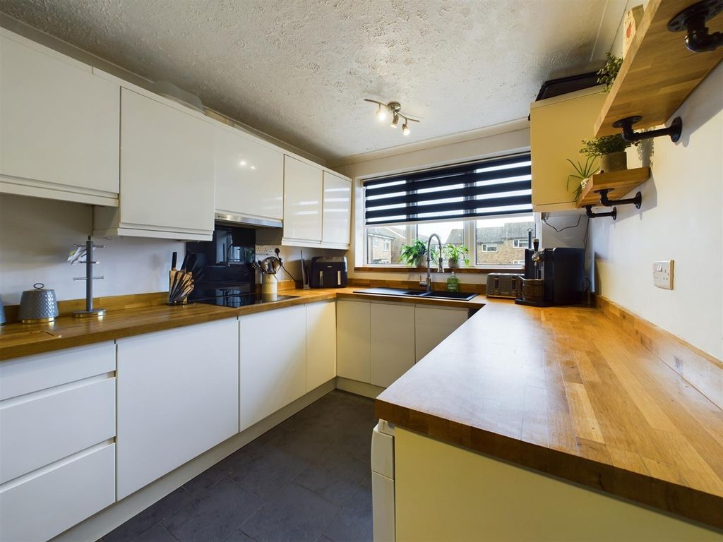 Property photo 3 of 33 Cam04116G0-Pr0089-Still010.Jpg