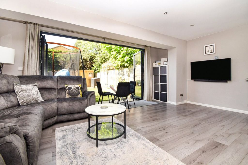 Property photo 2 of 13 Picture No. 27