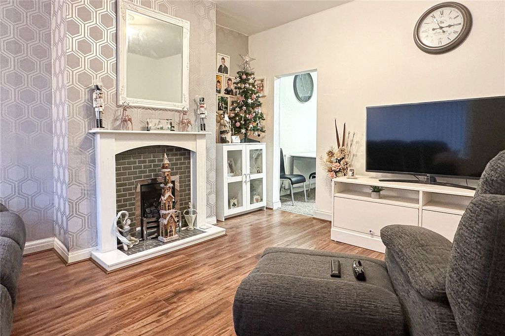 Property photo 2 of 11 Lounge