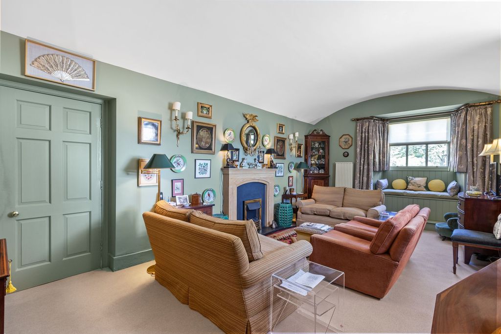 Property photo 2 of 31 Sitting Room 2