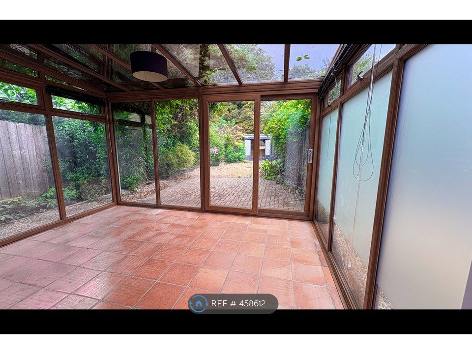Property photo 2 of 24 Conservatory With Easy Access To Garden