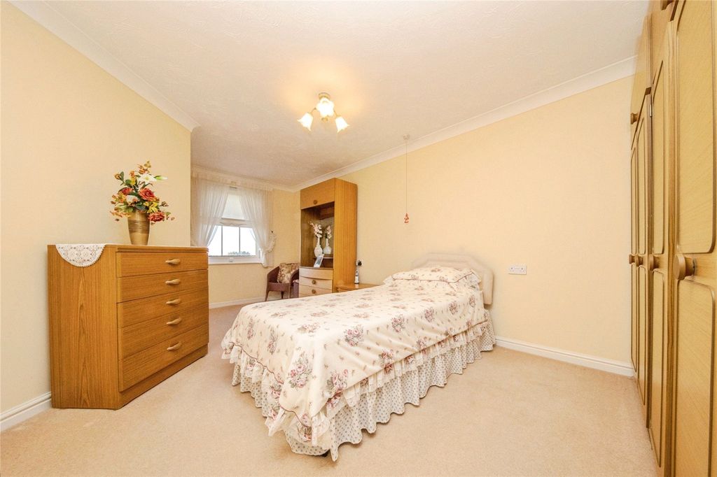 Additional image 8 of 2 bed flat for saleImperial Court, Clacton-On-Sea CO15