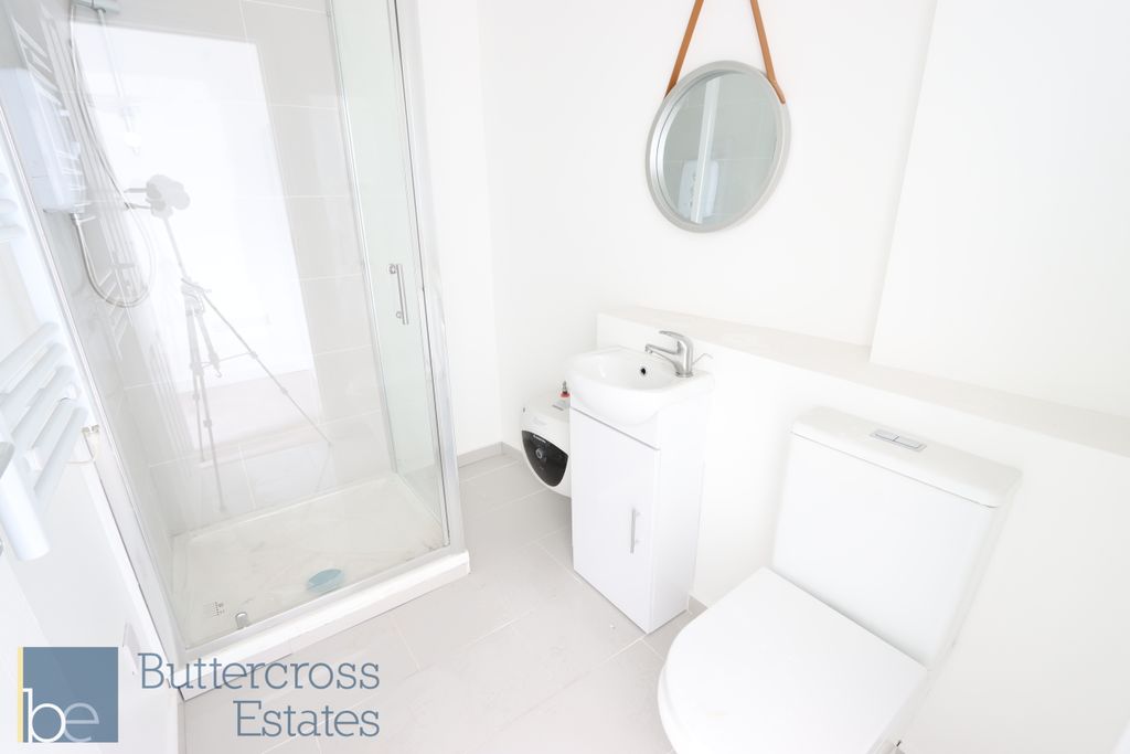 Property photo 3 of 5 Ensuite