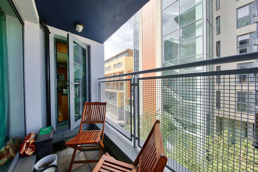 Property photo 2 of 12 22_Centre_Square_17_Hardwicks_Way_Image2_17423_4.J