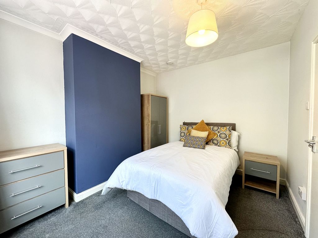 Property photo 1 of 8 5 Bed HMO - Bridge Street, Barnsley