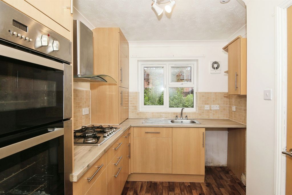 Property photo 2 of 13