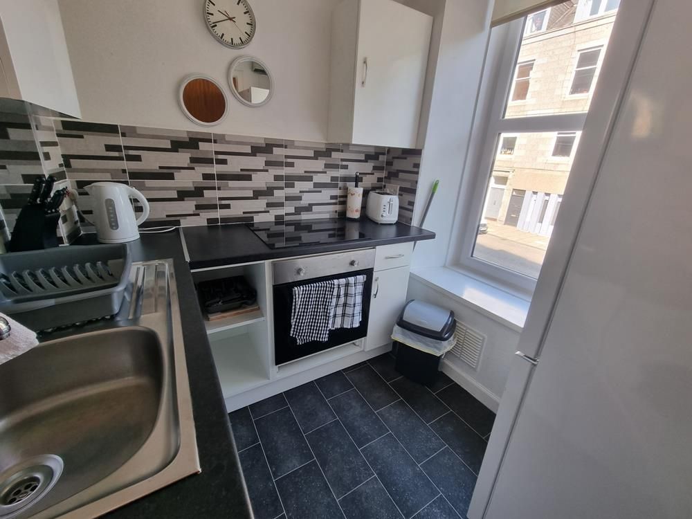 Property photo 3 of 7 Kitchen