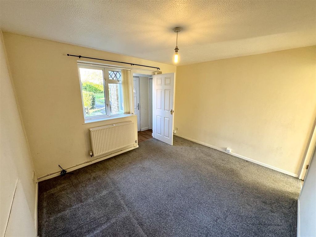 Property photo 2 of 11 Living Room