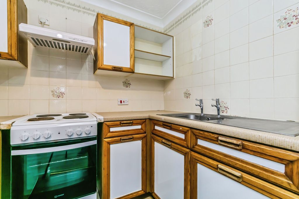 Property photo 3 of 12 Kitchen