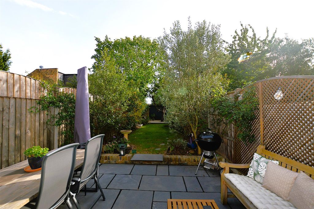 Property photo 3 of 16 7 Park Road Garden.Jpg