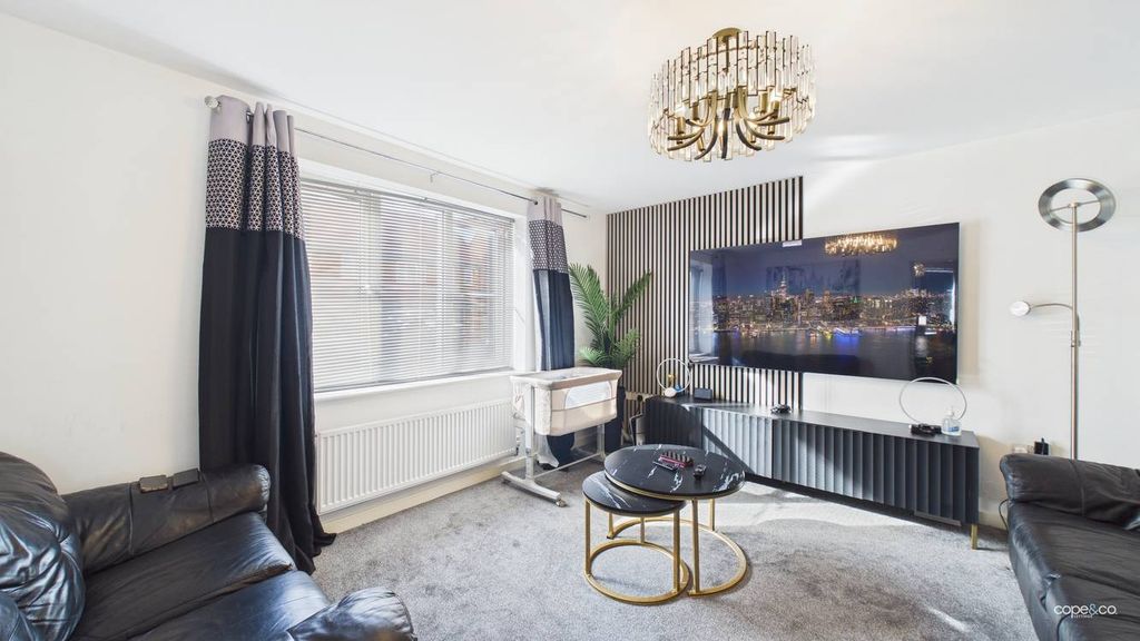 Property photo 3 of 16 4836745