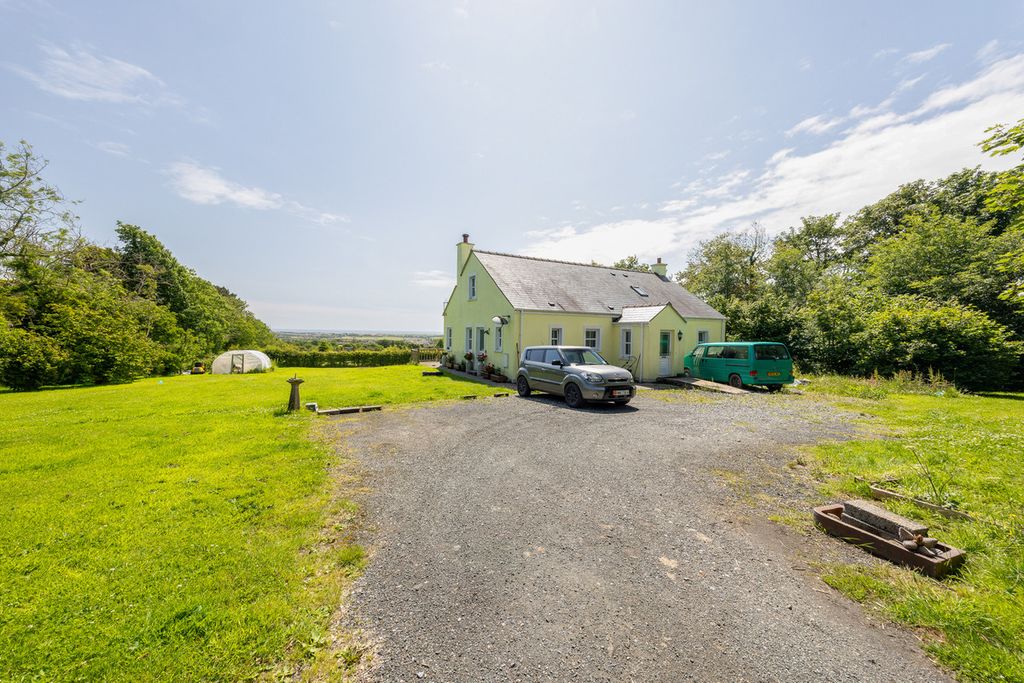 Property photo 3 of 32