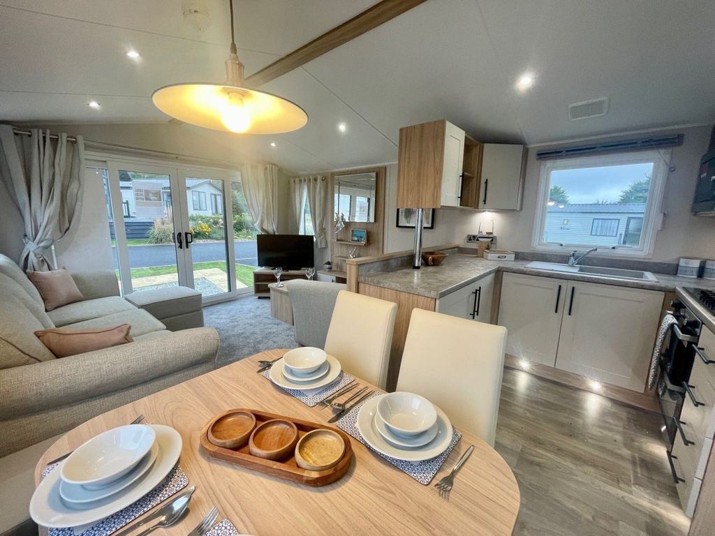 Property photo 1 of 7 - Willerby Lamberhurst For Sale