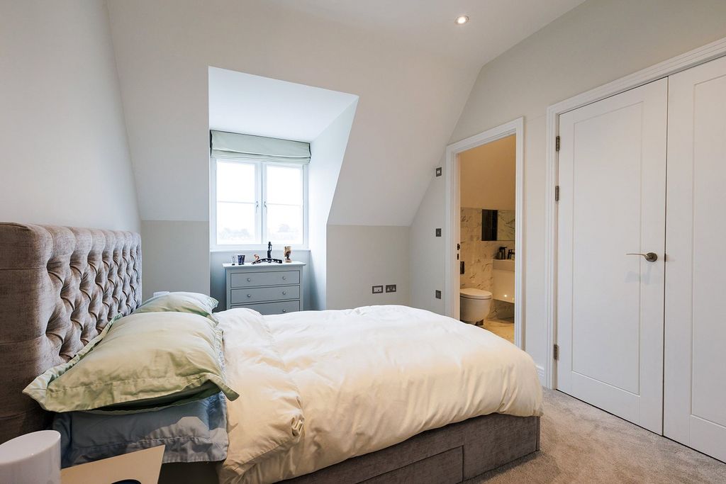 Additional image 12 of 3 bed flat for saleEpsom Road, Guildford, Surrey GU1