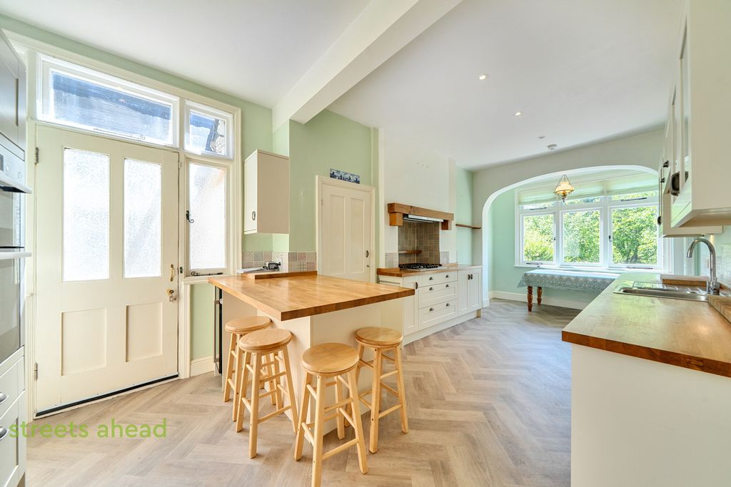 Property photo 3 of 19 0277024F-A4d3-41F...
