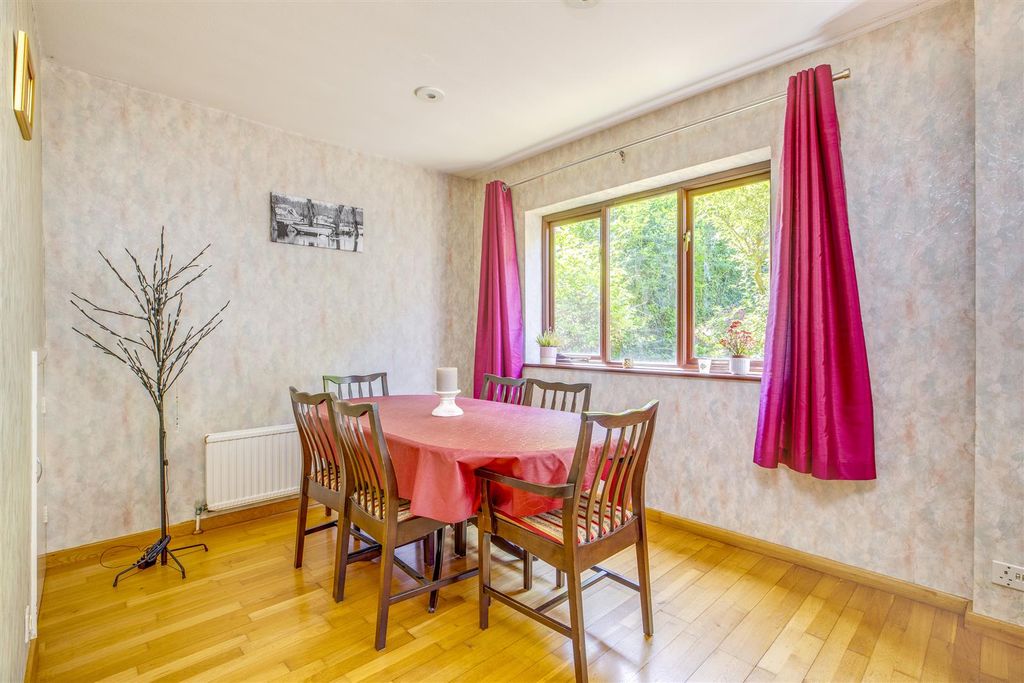 Property photo 3 of 15 39 Eastern Dene, Hp15 7Bs-6.Jpg