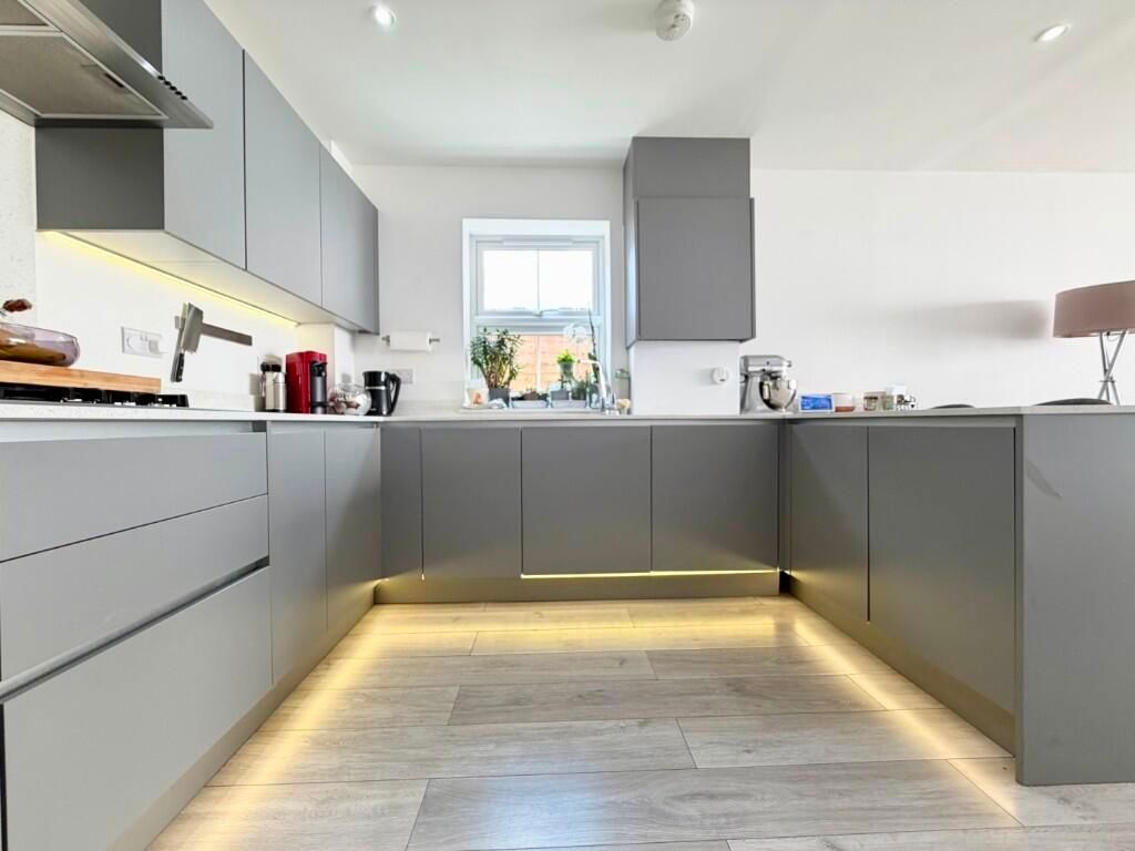 Additional image 12 of 3 bed flat for saleSouth Drive, Coulsdon CR5