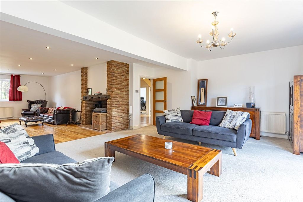 Property photo 2 of 54 Willowbank,    (10).Jpg