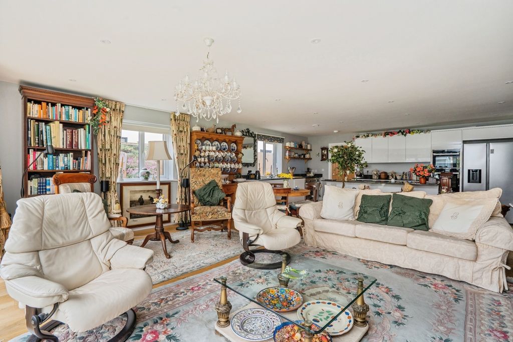 Property photo 2 of 16 Pbox-Img.Jpg