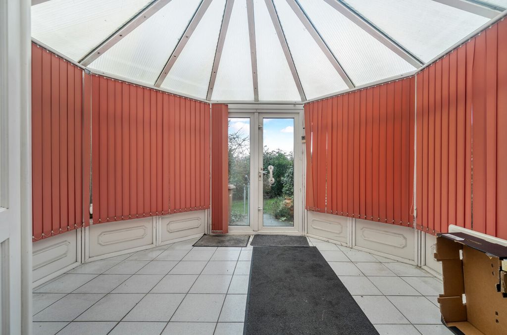 Property photo 3 of 18 1399938-7-696F598...