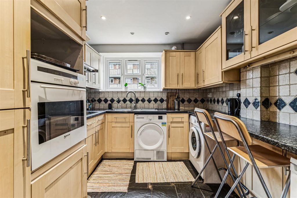 Property photo 3 of 11 For Sale - St Albans Avenue, W4