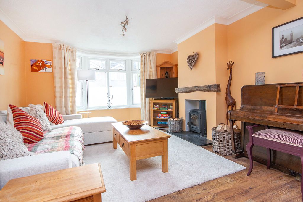 Property photo 3 of 15 Lounge