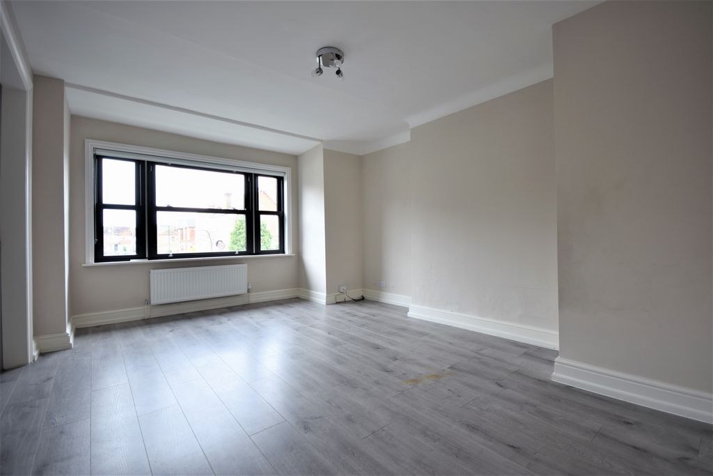 Property photo 3 of 8 Photo 5