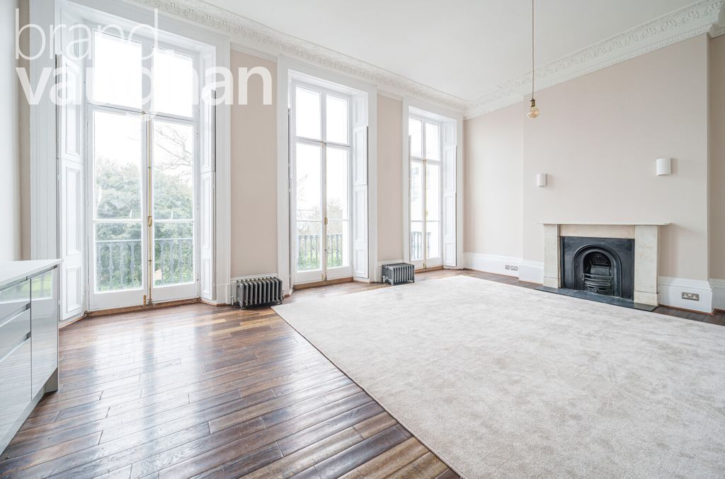 Property photo 2 of 12 Living Room