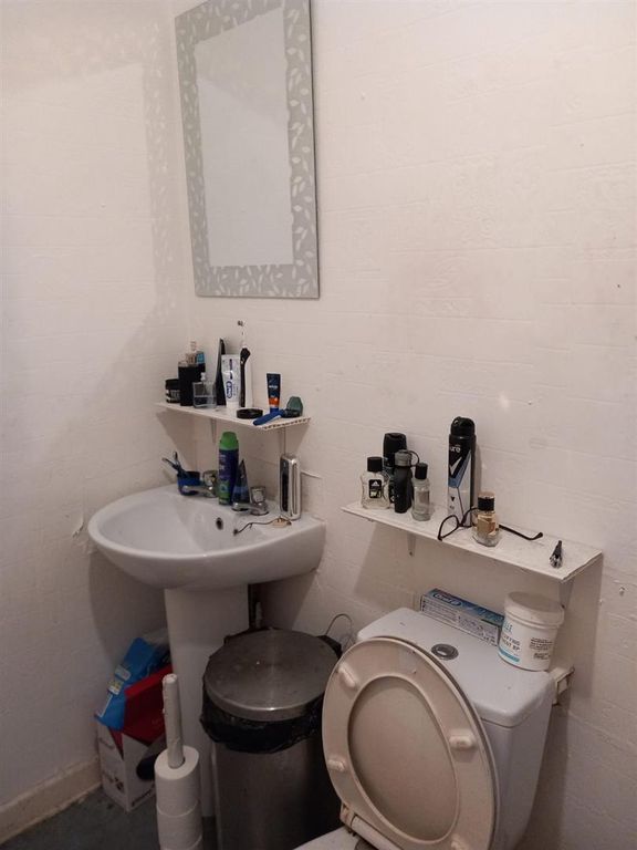 Property photo 2 of 6 Bathroom.Jpg