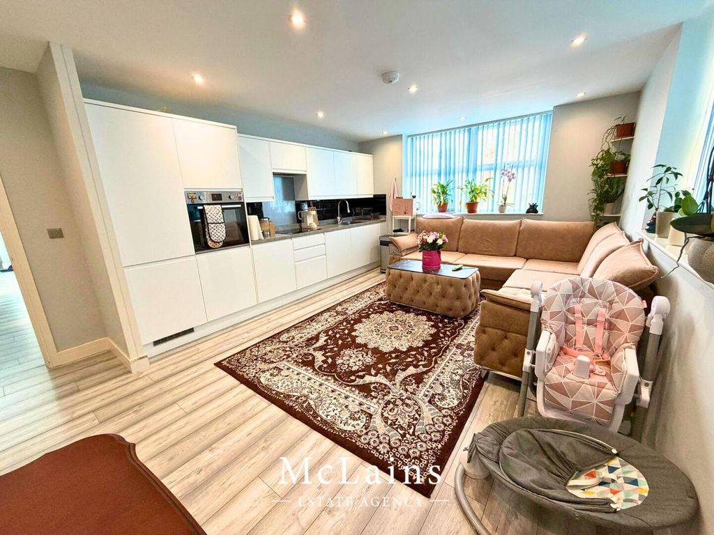 Property photo 1 of 6 Living Room