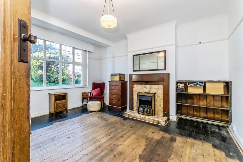 Property photo 2 of 9 Lounge