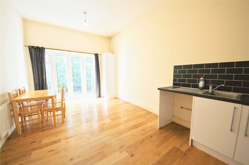 Property photo 3 of 15 Picture No. 18