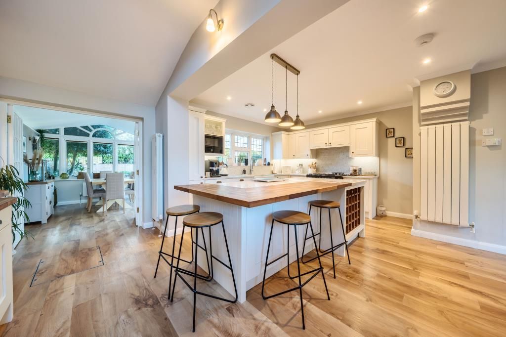 Property photo 1 of 10 Kitchen