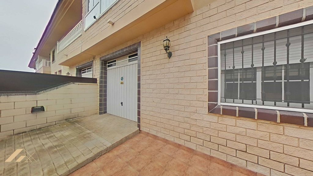 Property photo 2 of 50