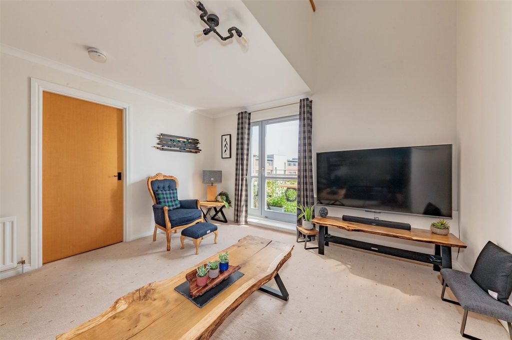 Property photo 3 of 23 32 Thorter Neuk Dundee-10.Jpg