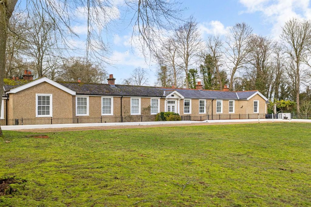 Property photo 2 of 25 External Front