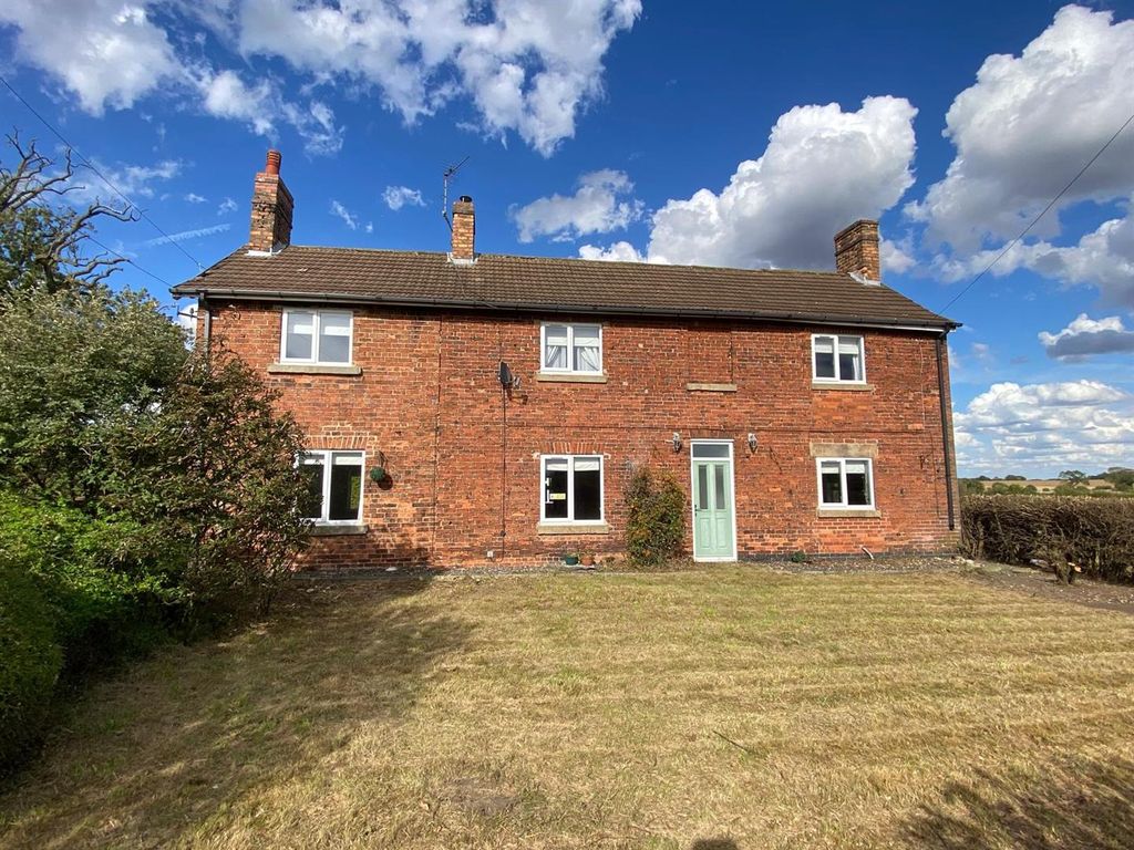Property photo 3 of 33 Farmhouse Front