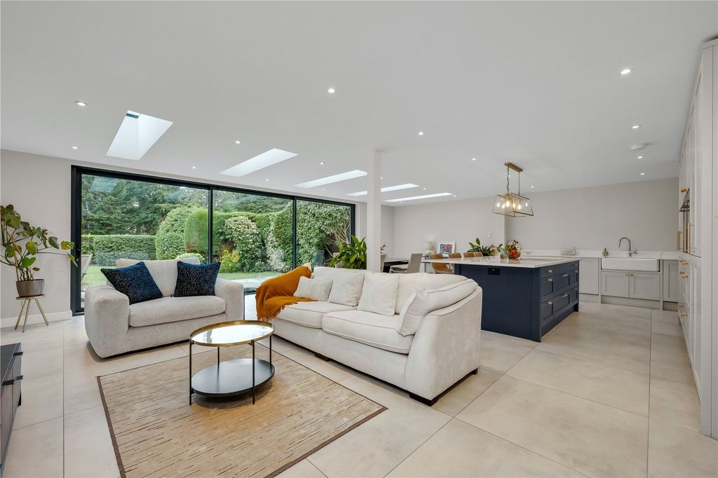 Property photo 1 of 15 Reception/Kitchen