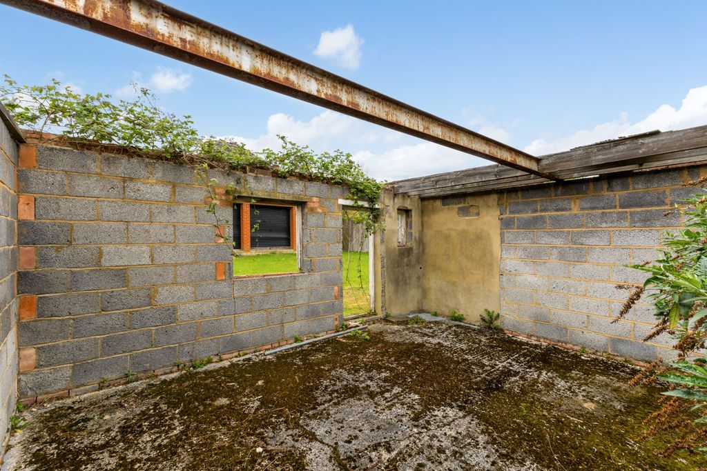Property photo 3 of 17